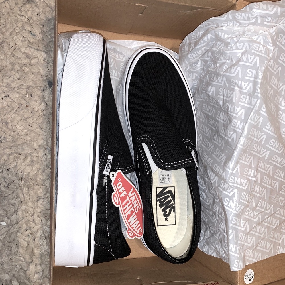 **BRAND NWT*** Platform Slip-on Vans Women’s 7.5